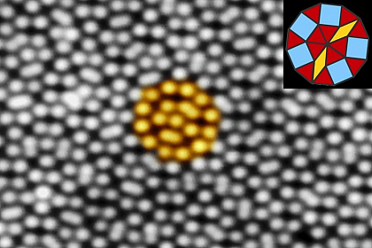 Ein dünner Film aus Bariumtitanat auf einer Platinoberfläche bildet einen Quasikristall - Rastertunnelmikroskopaufnahme aus der Arbeitsgruppe von Prof. Wolf Widdra (Institut für Physik, MLU Halle-Wittenberg).
